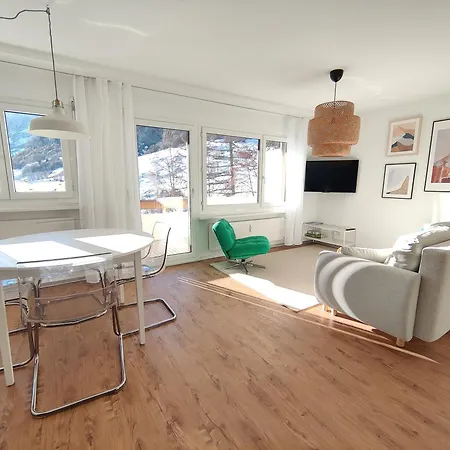 Big Studio, Just Renovated, Great Views, With Free Parking 公寓