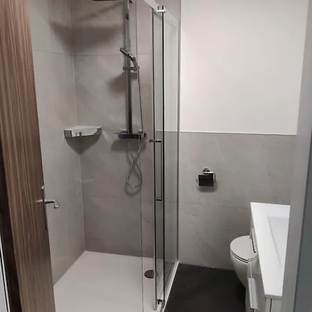 Big Studio, Just Renovated, Great Views, With Free Parking 公寓 *