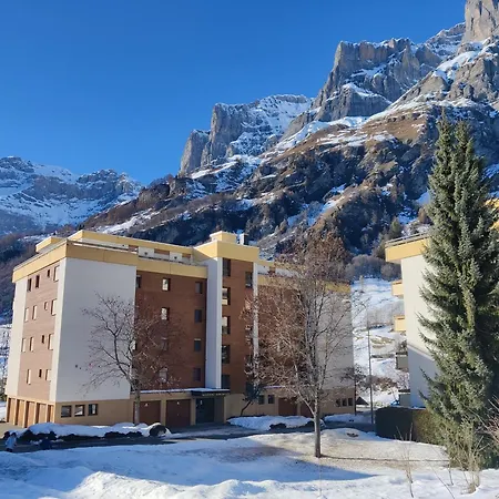 Daire Big Studio, Just Renovated, Great Views, With Free Parking