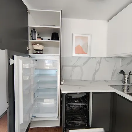 Апартаменты Big Studio, Just Renovated, Great Views, With Free Parking *