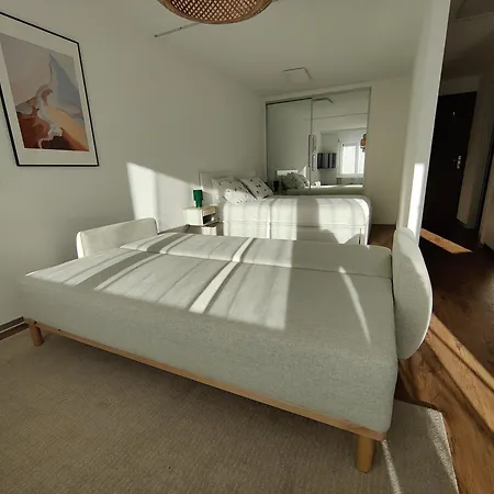 Big Studio, Just Renovated, Great Views, With Free Parking